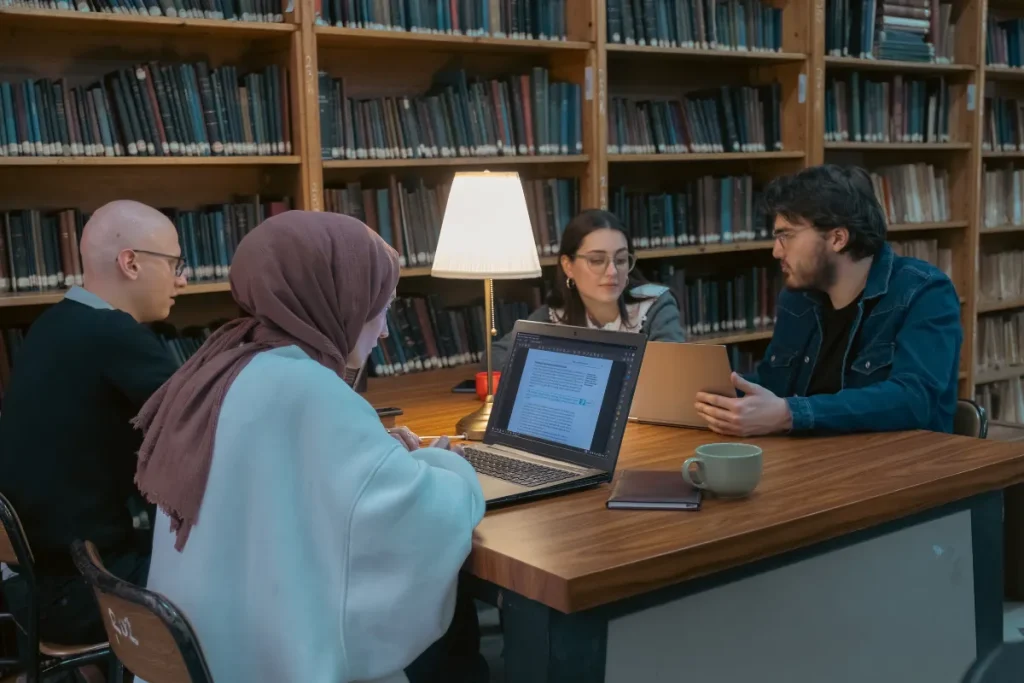 Latihan Wawancara dengan Serius