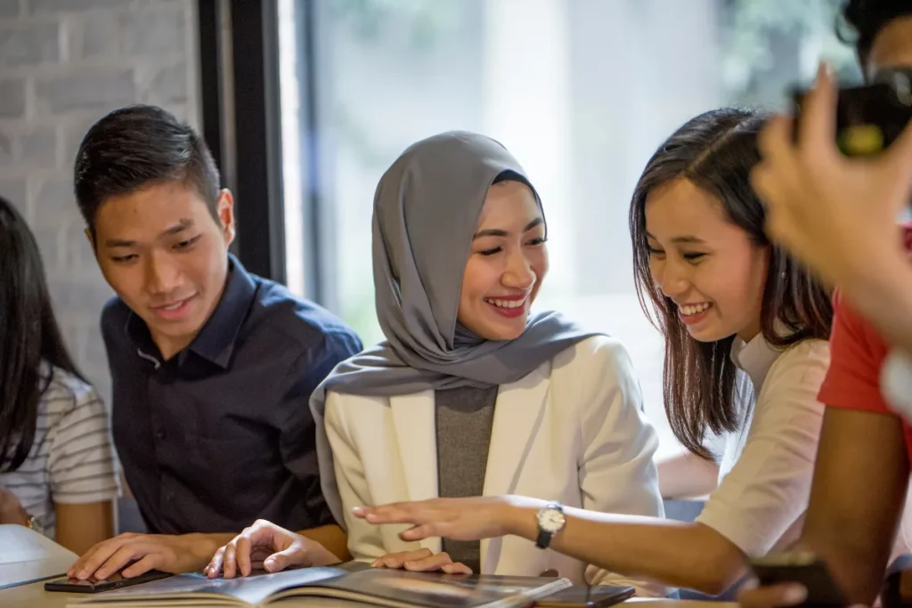Memahami Sistem dan Budaya Kerja di Malaysia