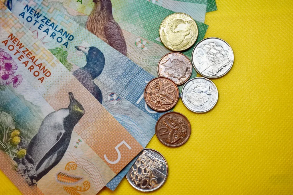 Gaji dan Standar Kehidupan Pekerja